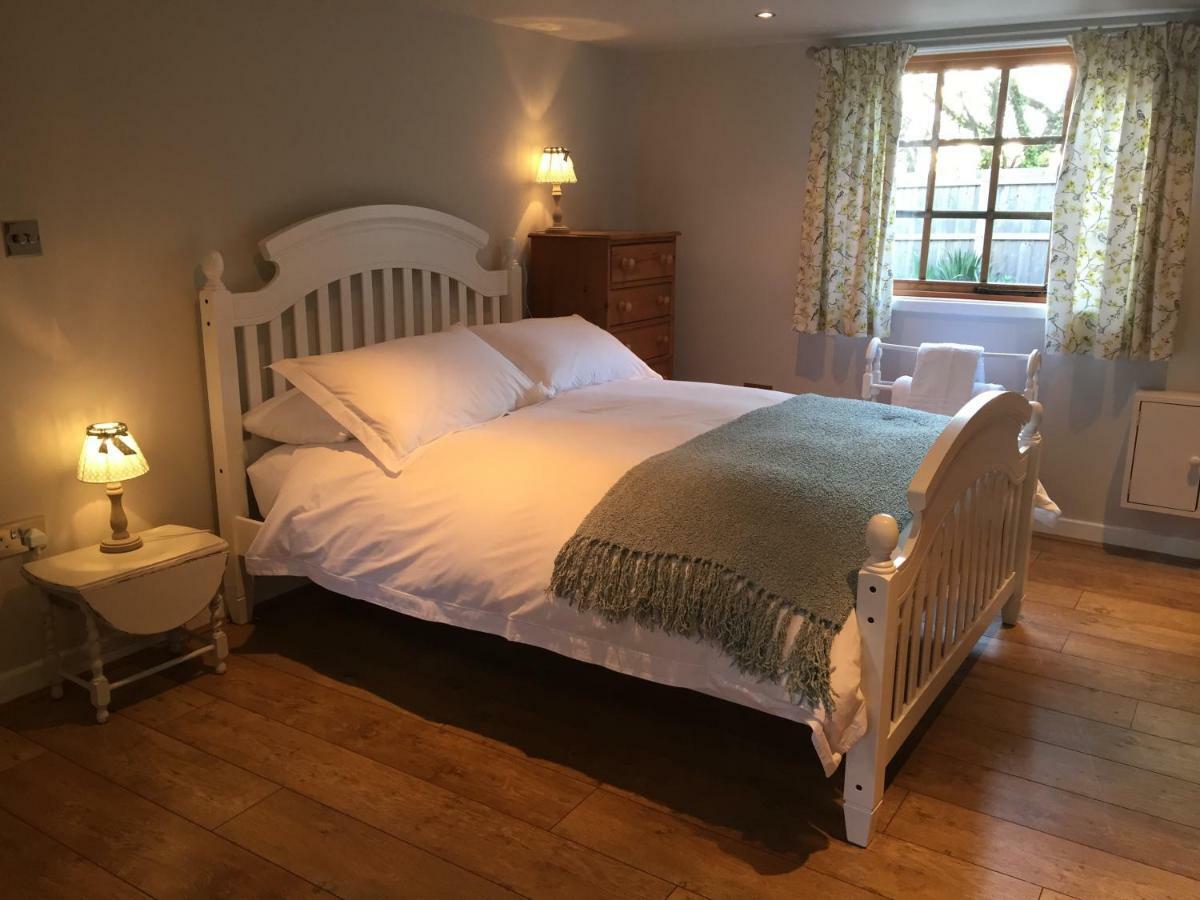 Stapehill Lodge B&B Hampreston Luaran gambar