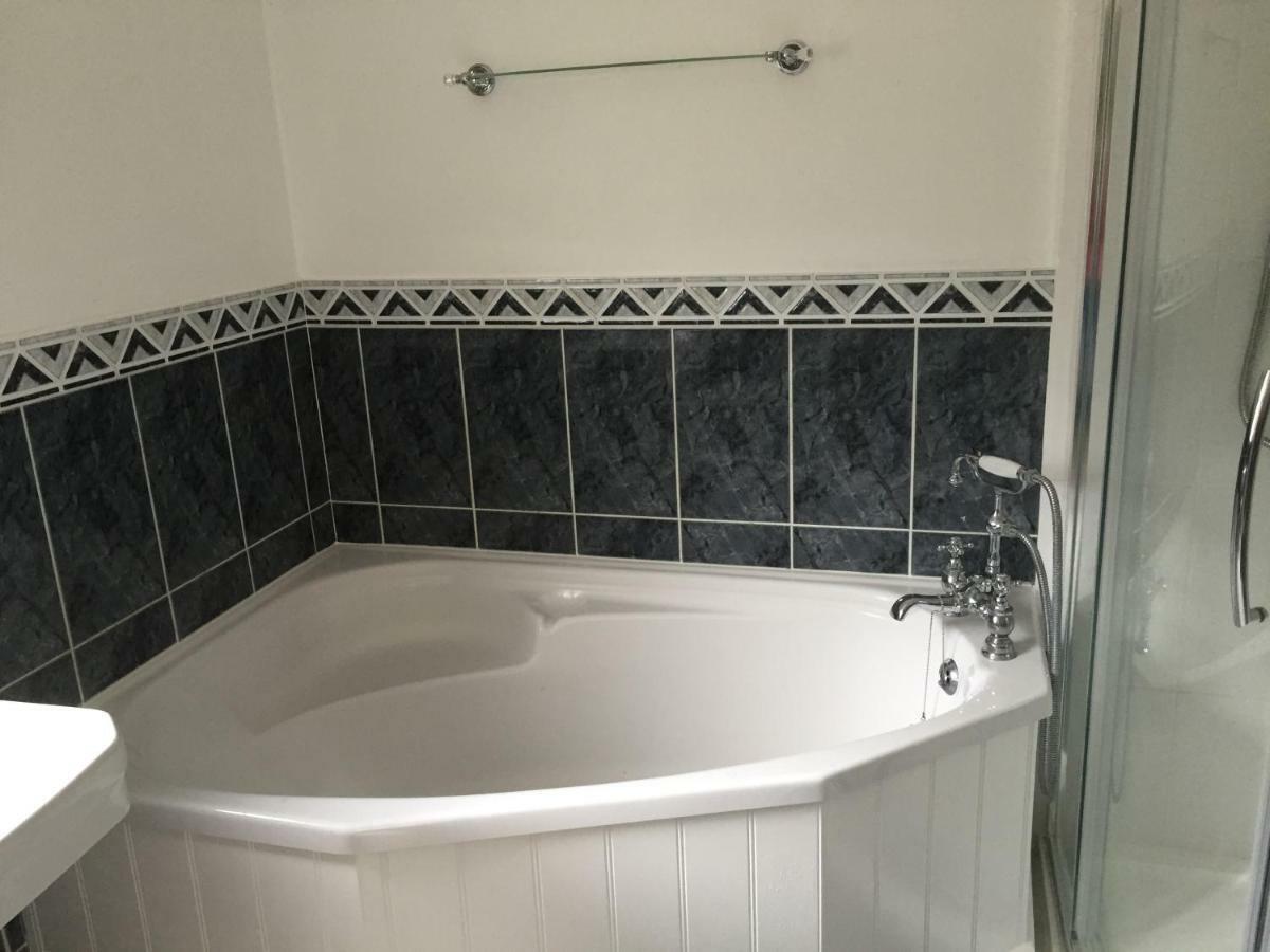Stapehill Lodge B&B Hampreston Luaran gambar